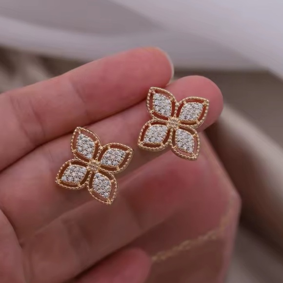Venetian Princess Gold Leaf Elegant Gold Floral Earrings - Picture 2 of 5